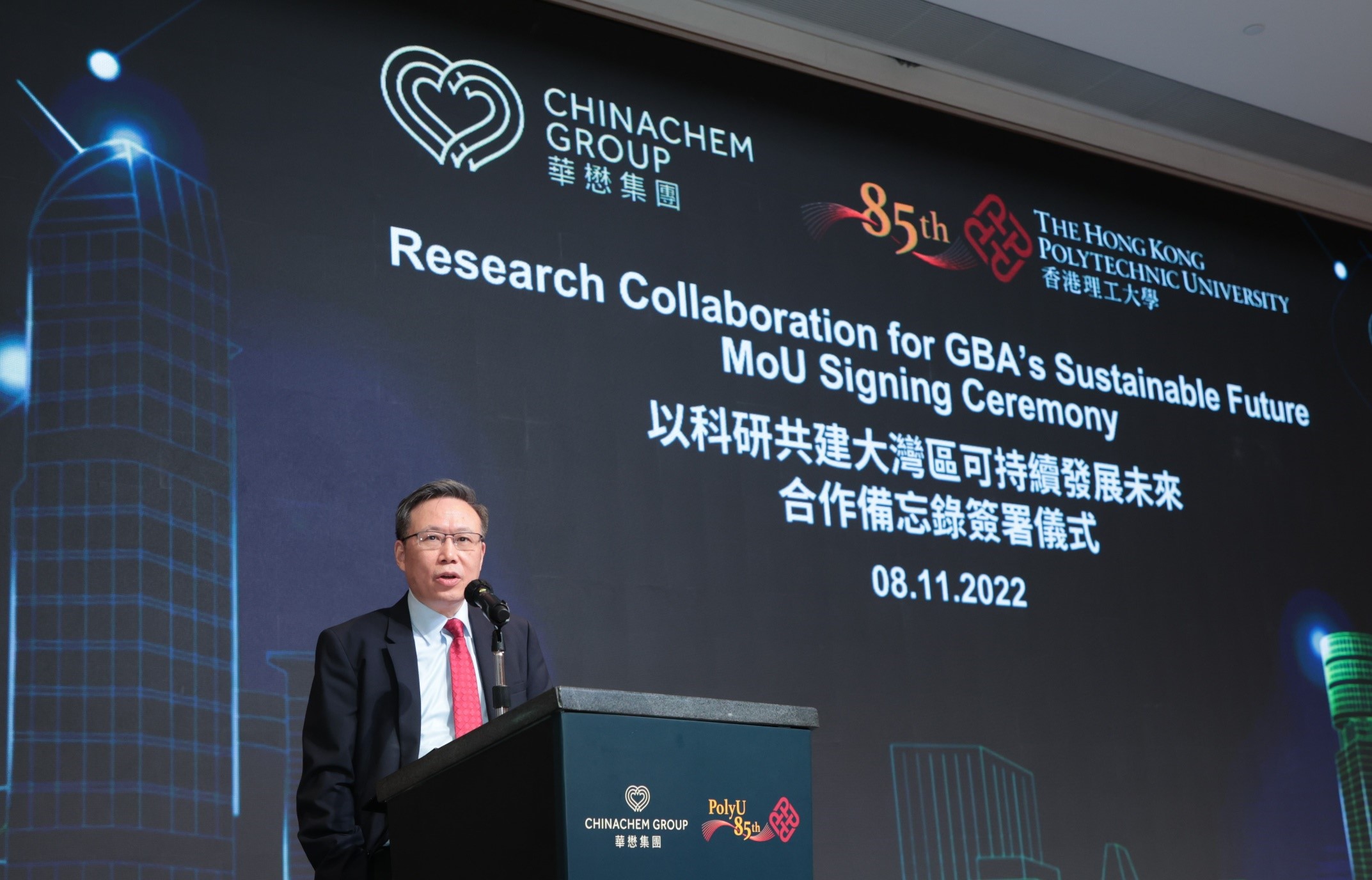 滕锦光教授指理大将继续积极与合作夥伴和社会各 界共同努力，将科研成果转化为实际的应用方案，为 香港、国家及世界建造更宜居及可持续发展的社区。